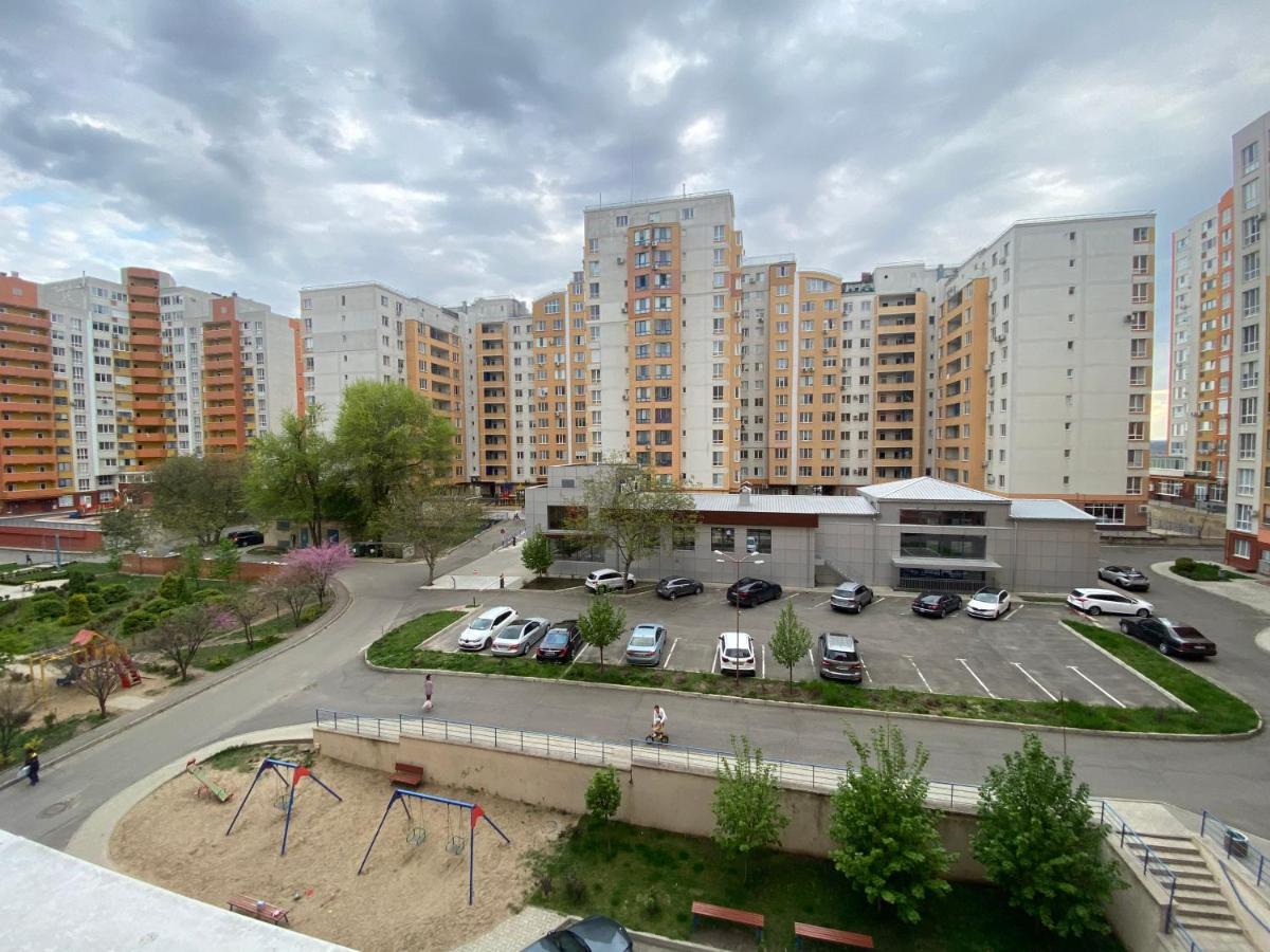 Two Bedroom Large Apartment In Chişinău Esterno foto