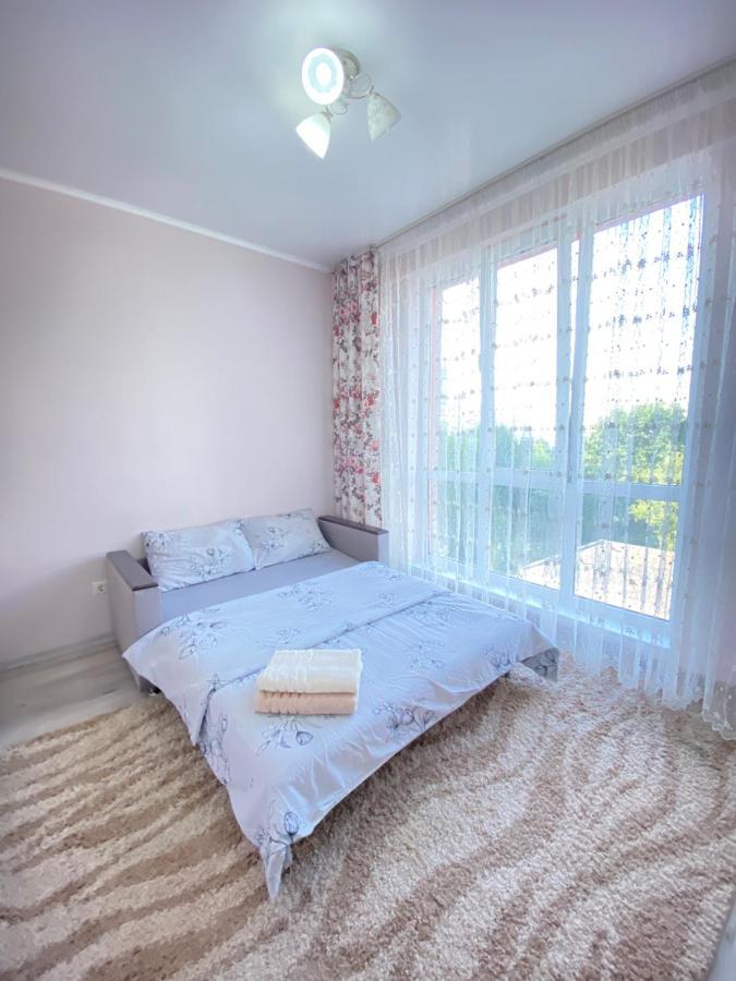 Two Bedroom Large Apartment In Chişinău Esterno foto