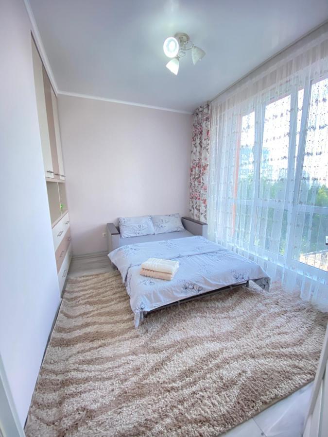 Two Bedroom Large Apartment In Chişinău Esterno foto