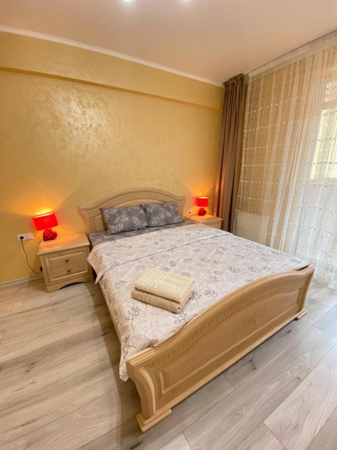 Two Bedroom Large Apartment In Chişinău Esterno foto