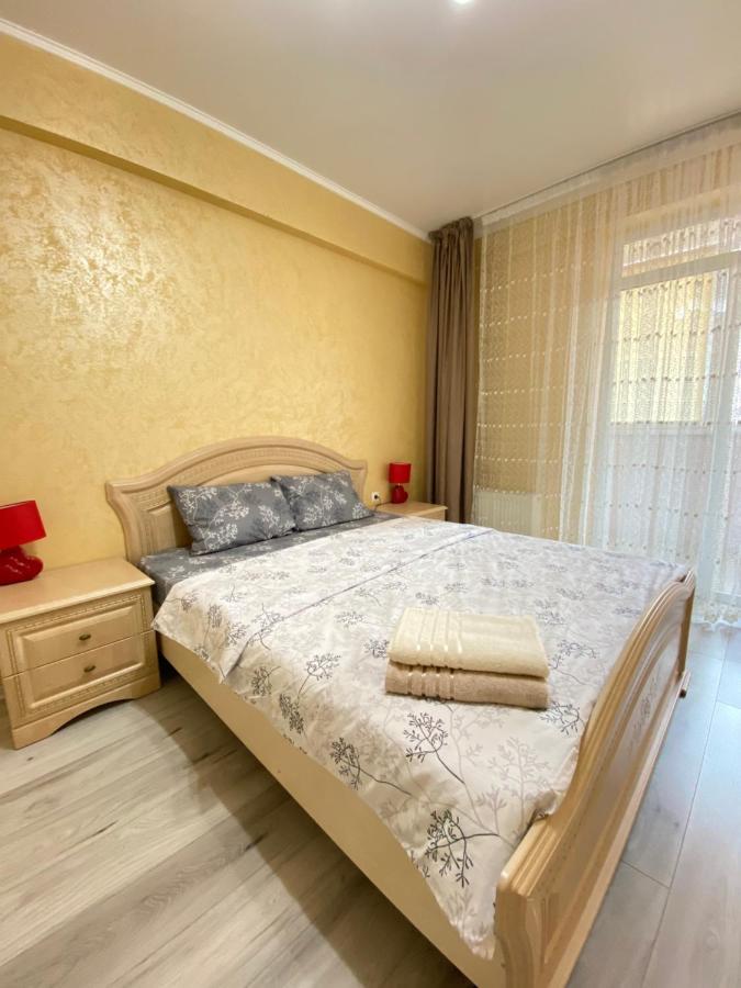 Two Bedroom Large Apartment In Chişinău Esterno foto