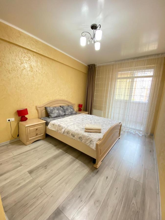 Two Bedroom Large Apartment In Chişinău Esterno foto