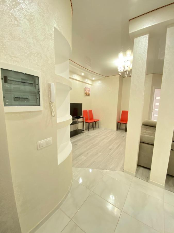 Two Bedroom Large Apartment In Chişinău Esterno foto