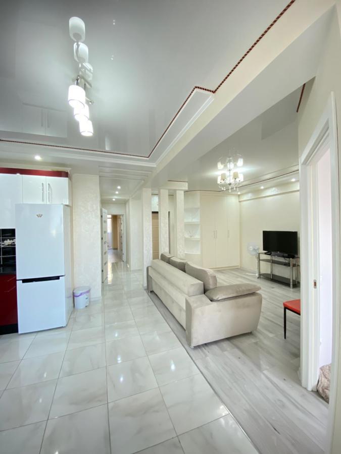 Two Bedroom Large Apartment In Chişinău Esterno foto