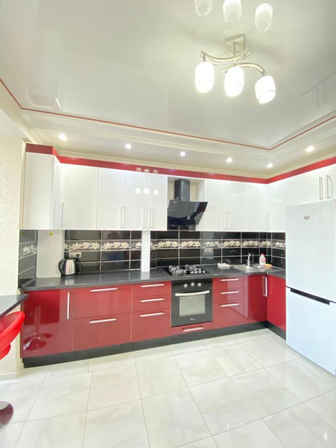 Two Bedroom Large Apartment In Chişinău Esterno foto
