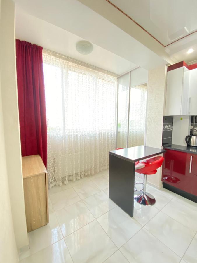 Two Bedroom Large Apartment In Chişinău Esterno foto