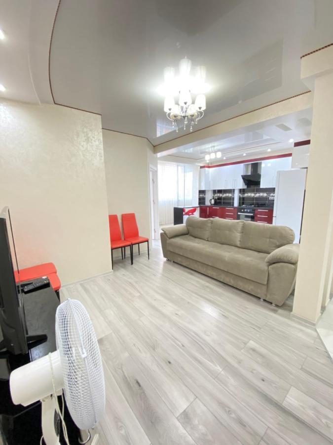 Two Bedroom Large Apartment In Chişinău Esterno foto