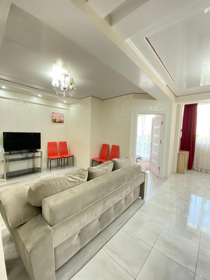 Two Bedroom Large Apartment In Chişinău Esterno foto