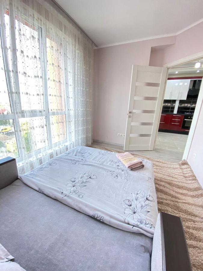 Two Bedroom Large Apartment In Chişinău Esterno foto
