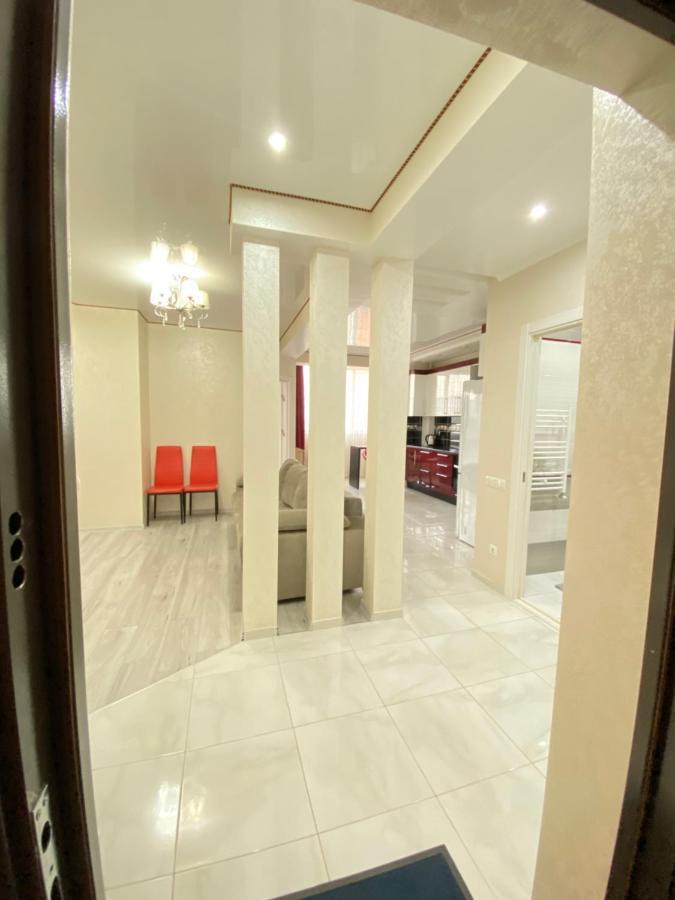 Two Bedroom Large Apartment In Chişinău Esterno foto