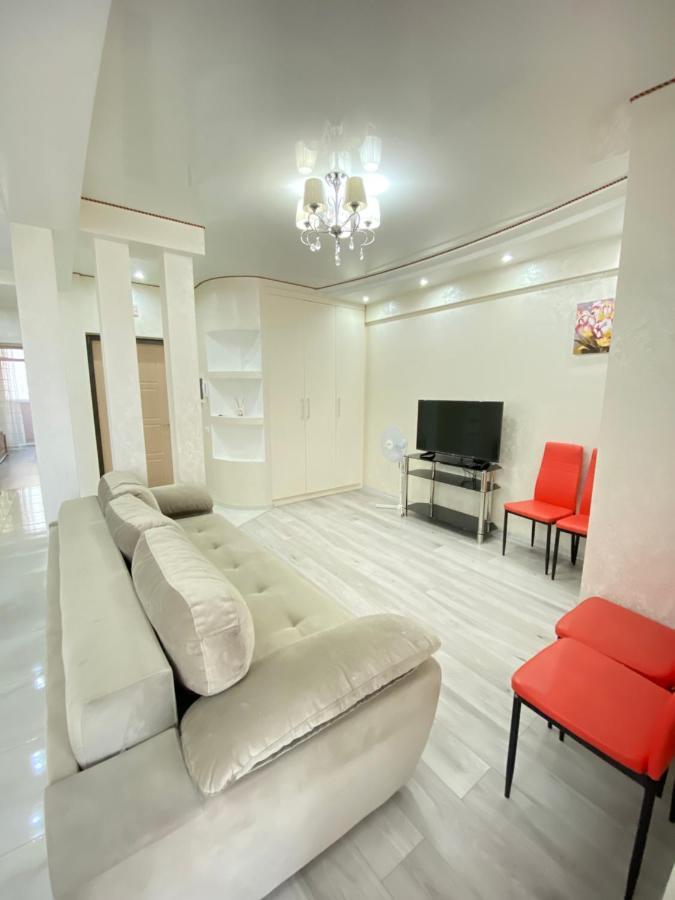 Two Bedroom Large Apartment In Chişinău Esterno foto