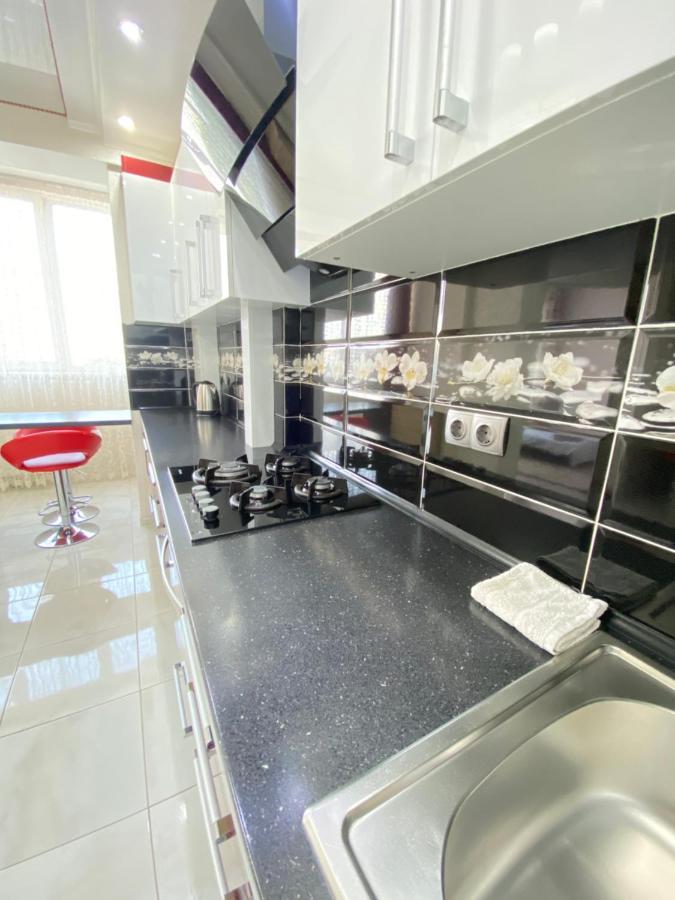 Two Bedroom Large Apartment In Chişinău Esterno foto