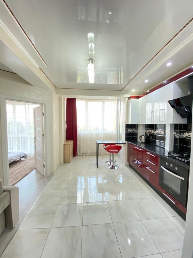 Two Bedroom Large Apartment In Chişinău Esterno foto
