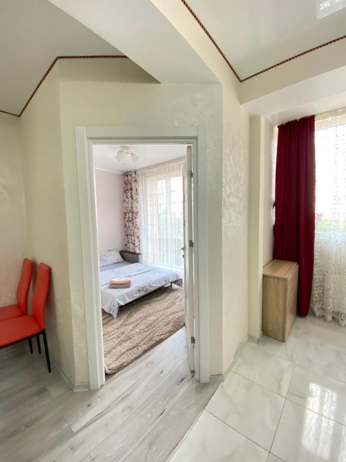 Two Bedroom Large Apartment In Chişinău Esterno foto
