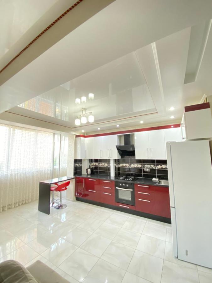 Two Bedroom Large Apartment In Chişinău Esterno foto