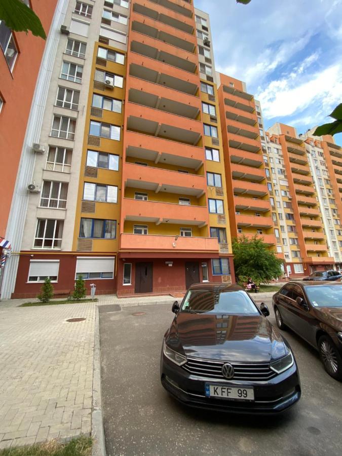 Two Bedroom Large Apartment In Chişinău Esterno foto