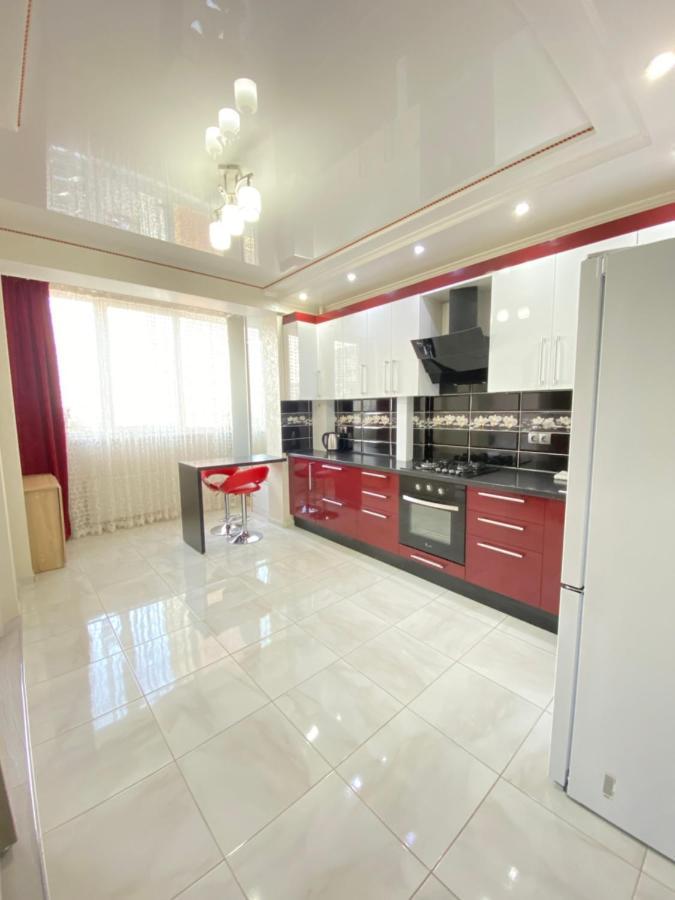 Two Bedroom Large Apartment In Chişinău Esterno foto