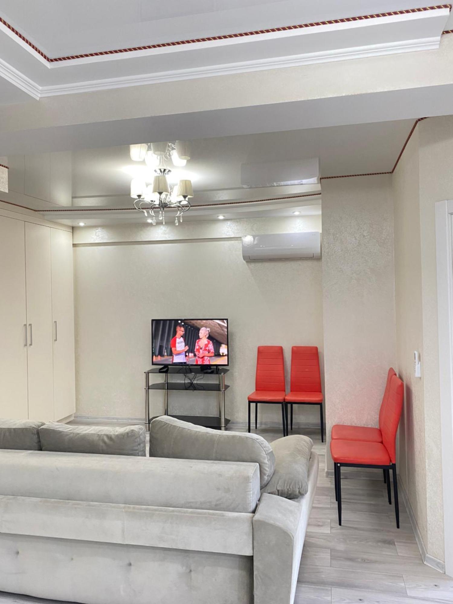 Two Bedroom Large Apartment In Chişinău Esterno foto