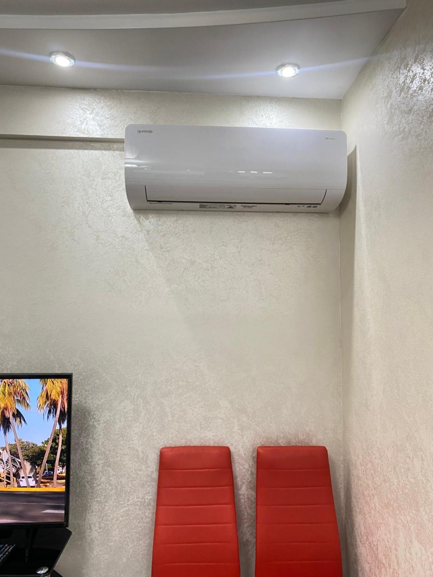 Two Bedroom Large Apartment In Chişinău Esterno foto