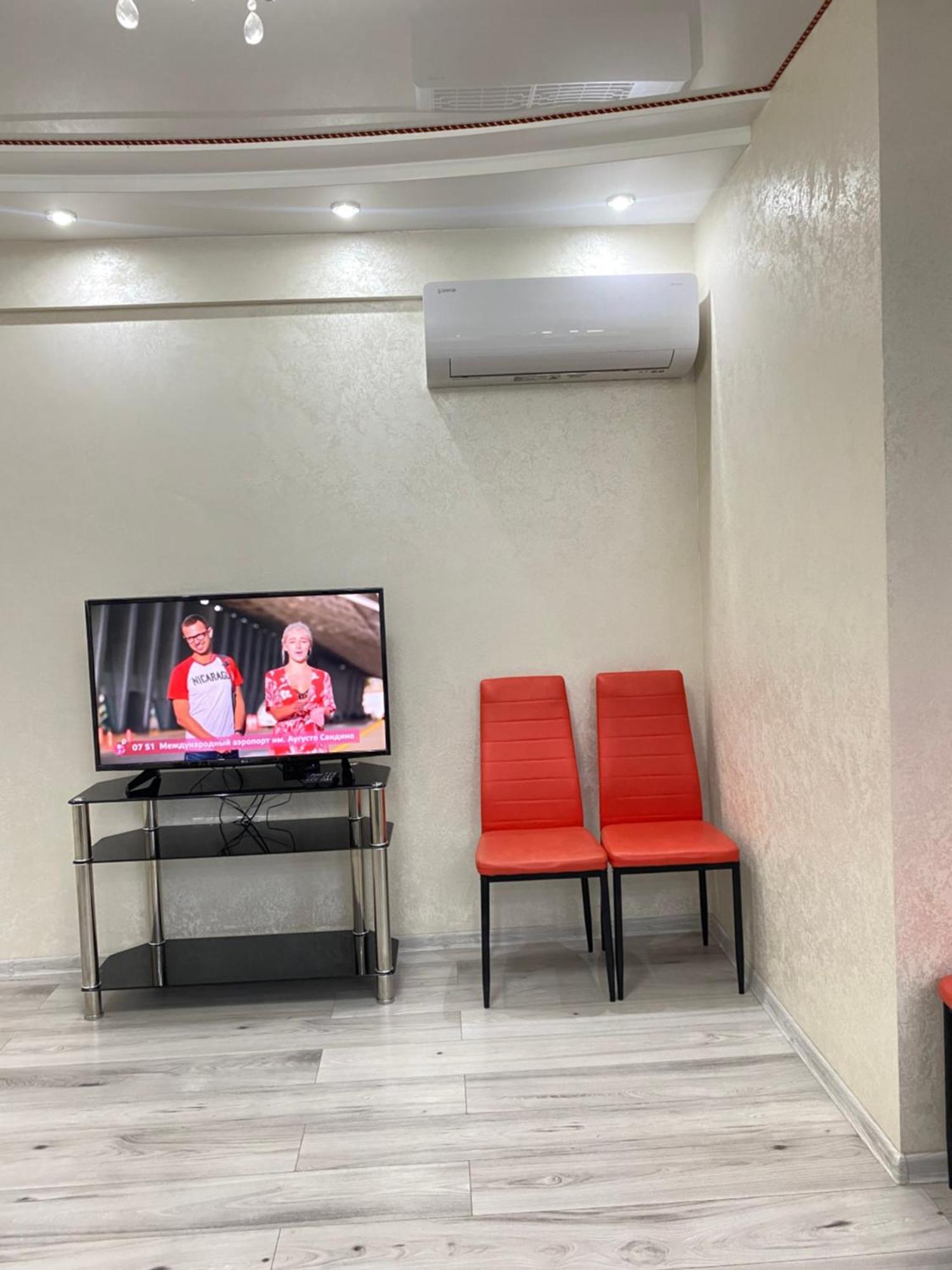 Two Bedroom Large Apartment In Chişinău Esterno foto